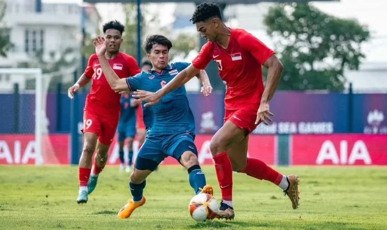 Kỹ Thuật Kèm Người trong bóng đá
